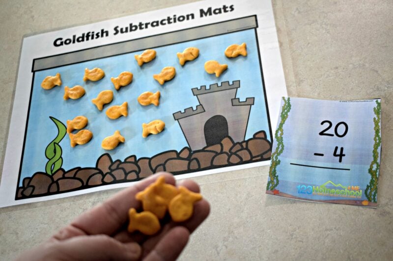 This is such a fun kindergarten math activity that uses goldfish crackers
